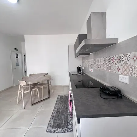 شقة Sunshine Court No 1